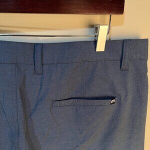 Travis Mathew Men's blue fleck flat front Golf Shorts 38 9" inseam EUC